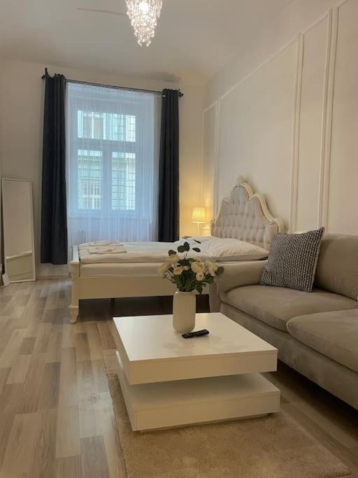 Helen Homestay Vysehrad Prague Ngoại thất bức ảnh